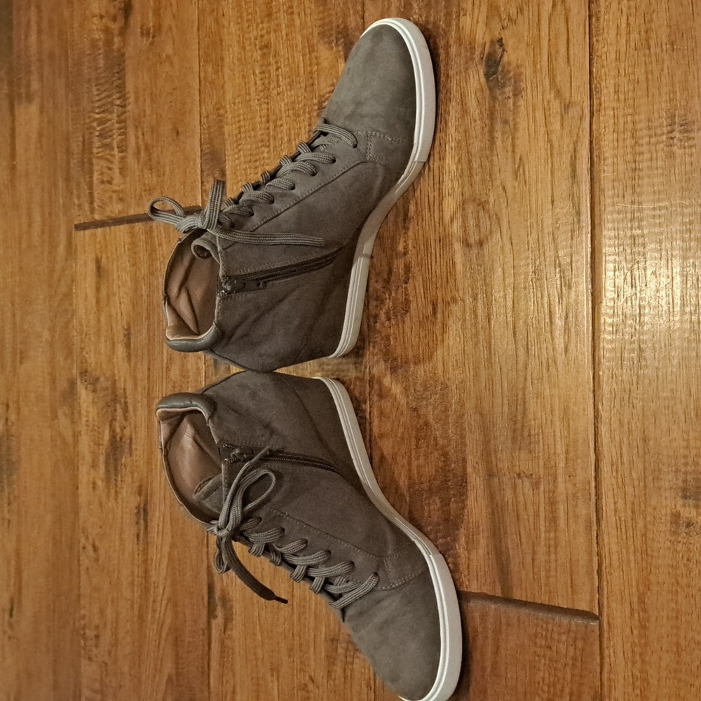 Linea Paolo Gray Suede Bootie, Size 11M - Picture 3 of 9